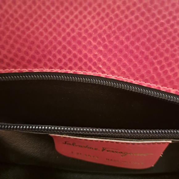 Vintage Salvatore Ferragamo Snakeskin Red Crossbody Bag - Picture 9 of 13